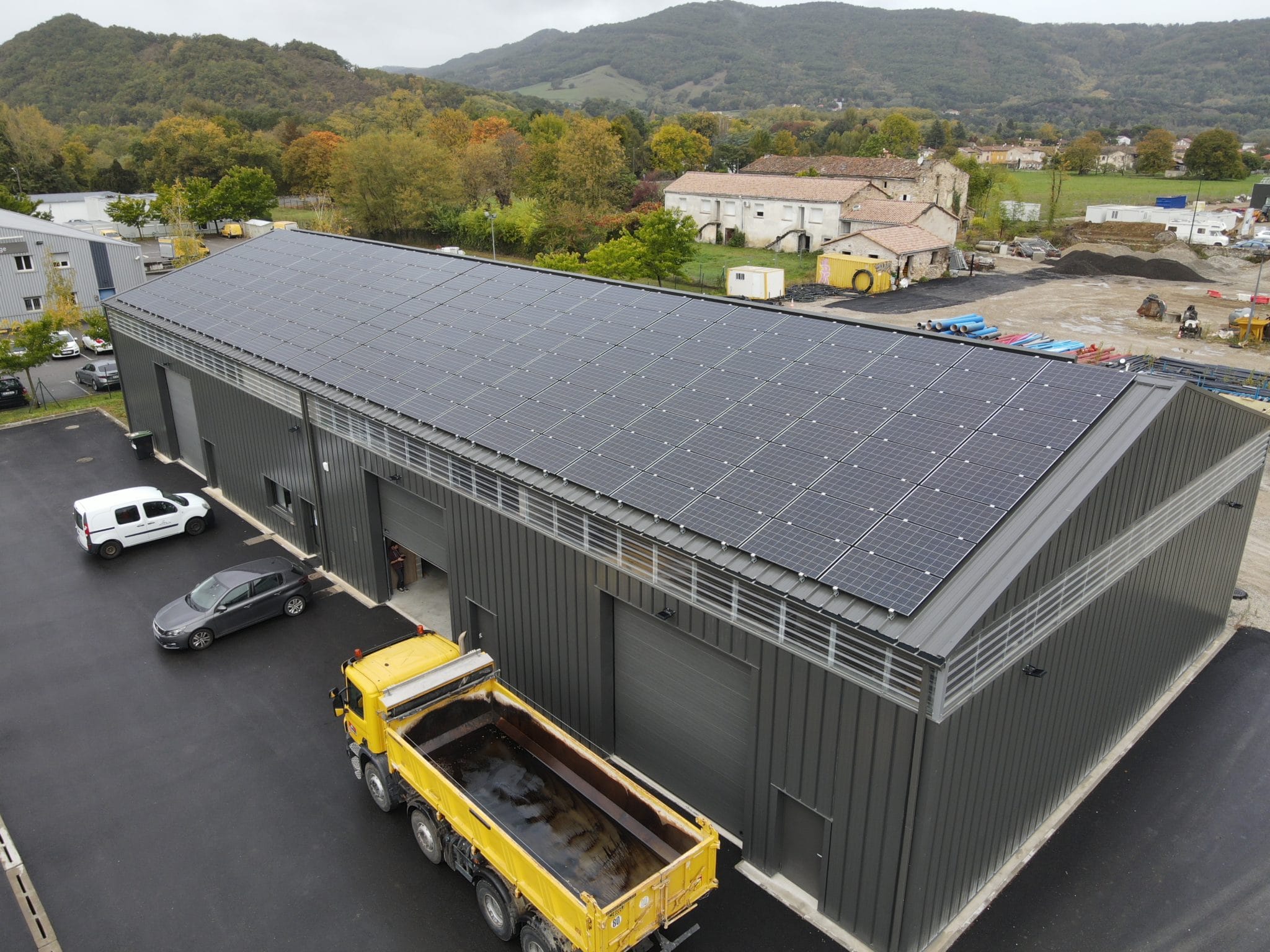 Panneaux solaires pour bâtiments professionnels à Toulouse - Ceneo Energie